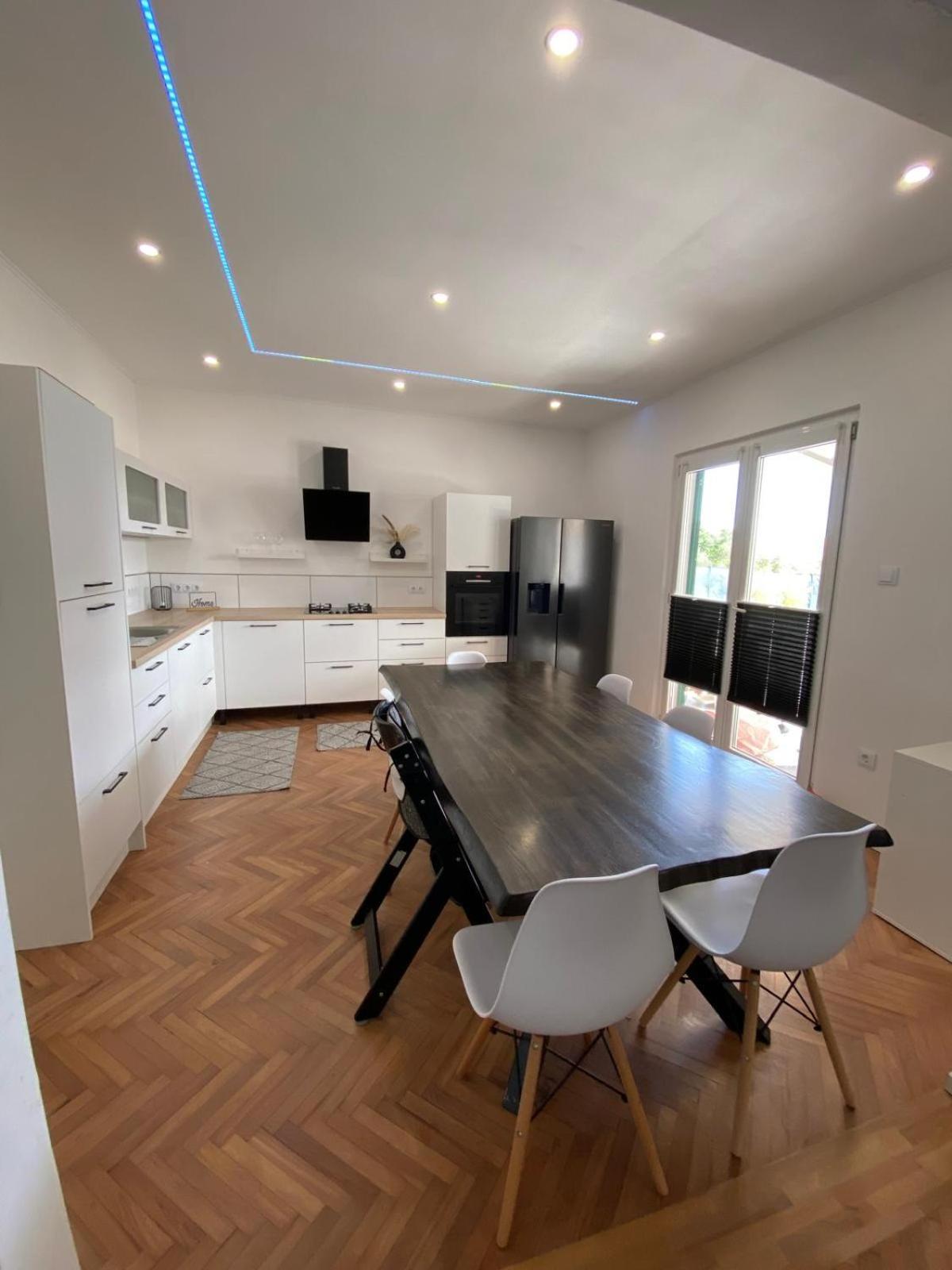 Apartment Milena Kastela Mit Whirlpool Exteriér fotografie